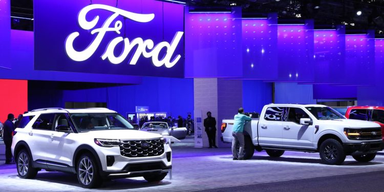 Cổ phiếu Ford, GM giảm do các nhà phân tích Morgan Stanley hạ bậc
