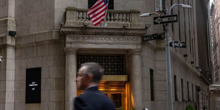 Chứng khoán Phố Wall phục hồi chờ đợi dữ liệu lạm phát