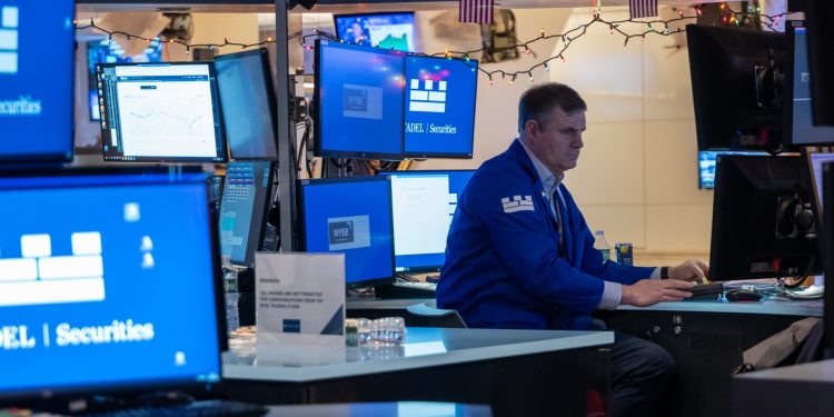 S&P 500, Dow Jones lập đỉnh mới nhờ lực đẩy của cổ phiếu công nghệ