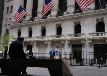 Nasdaq, S&P 500 tăng nhờ lực đẩy của Tesla 