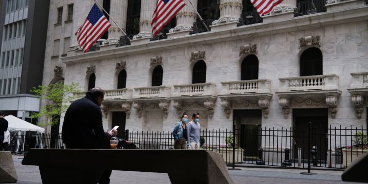 Nasdaq, S&P 500 tăng nhờ lực đẩy của Tesla