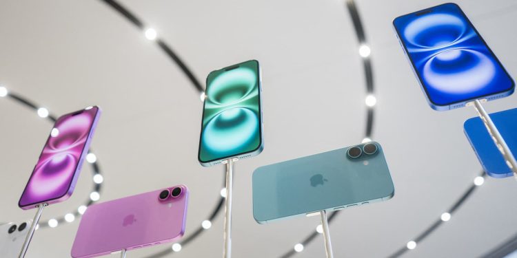 Apple vượt dự báo doanh thu nhờ doanh số bán iPhone