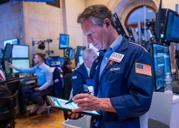 Chứng khoán Mỹ đóng cửa giảm sau dữ liệu lạm phát