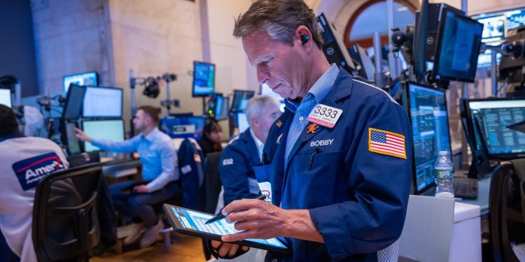 Chứng khoán Mỹ đóng cửa giảm sau dữ liệu lạm phát