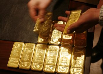 Giá vàng ngày 01/11: vàng thế giới giảm 2% vì áp lực chốt lời