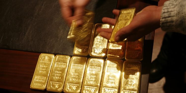 Giá vàng ngày 01/11: vàng thế giới giảm 2% vì áp lực chốt lời