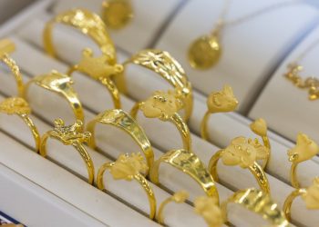 Giá vàng ngày 13/11: vàng thế giới chạm đáy 2 tháng