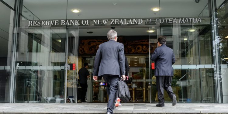 Ngân hàng Trung ương New Zealand cắt giảm lãi suất thêm 0,5%