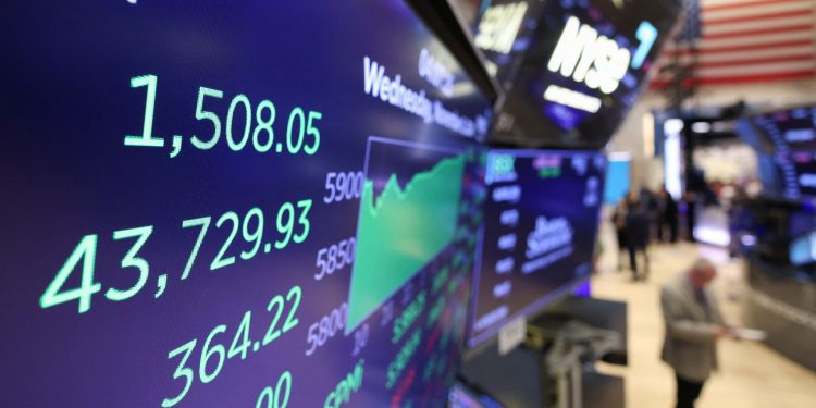 Chứng khoán Mỹ đóng cửa tăng trước đêm Giáng sinh 