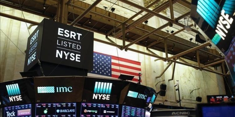 Phố Wall trượt dốc sau đợt tăng giá phiên trước