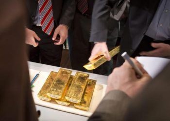 Giá vàng ngày 17/2: biến động trái chiều