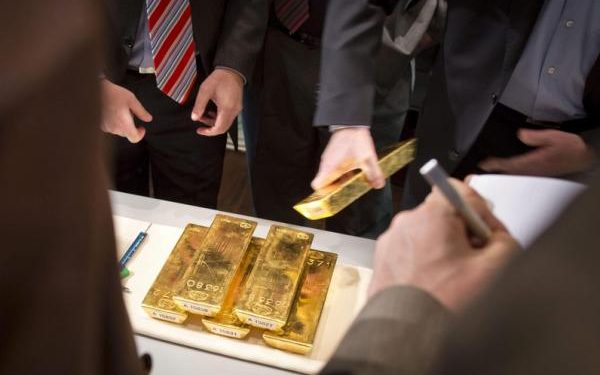 Giá vàng ngày 17/2: biến động trái chiều