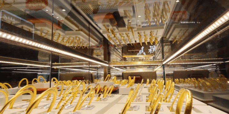 Giá vàng ngày 19/2: vàng thế giới tăng trở lại trên 2.900 USD