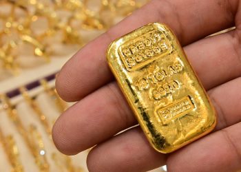 Giá vàng ngày 12/02: giảm nhẹ vì áp lực chốt lời