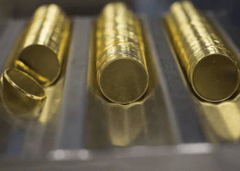 Giá vàng ngày 11/03: vàng thế giới giảm 1% vì áp lực chốt lời