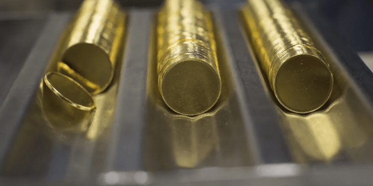 Giá vàng ngày 11/03: vàng thế giới giảm 1% vì áp lực chốt lời