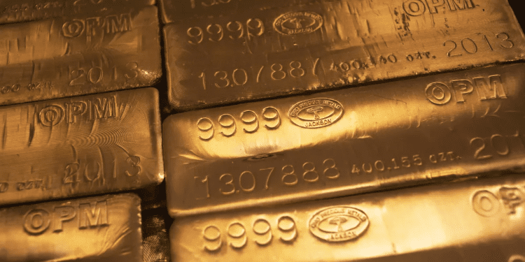 Giá vàng ngày 17/03: vàng thế giới neo gần mốc 3.000 USD