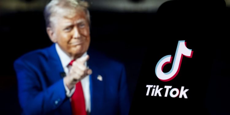 Ông Trump nói có thể giảm thuế cho Trung Quốc để đạt thỏa thuận mua TikTok