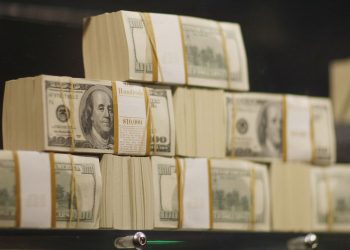 Đồng USD giảm khi thị trường chờ đợi sự rõ ràng về thuế quan của ông Trump