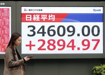 Cổ phiếu công nghệ châu Á phục hồi sau khi ông Trump miễn thuế 