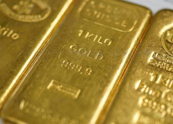 Giá vàng ngày 23/04: vàng giảm 1% sau khi chạm mốc 3.500 USD