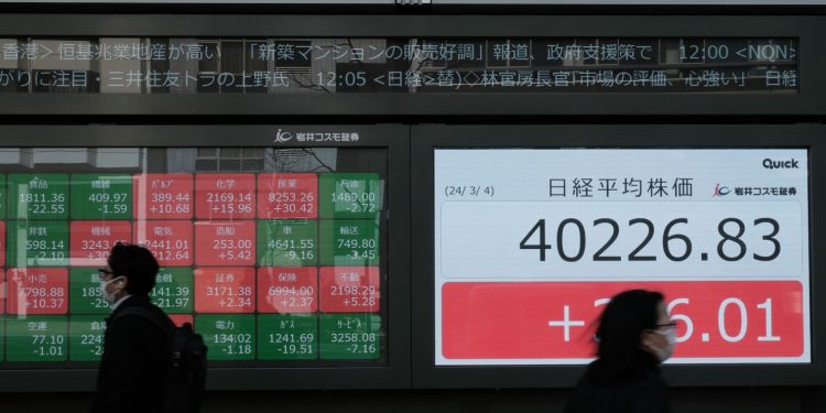 Chỉ số Nikkei của Nhật Bản giảm 5% do Phố Wall giảm mạnh