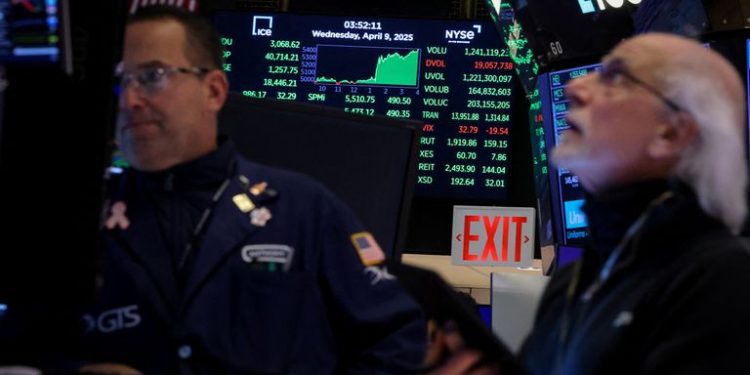 Phố Wall phục hồi mạnh mẽ sau khi ông Trump tuyên bố tạm dừng áp thuế trong 90 ngày 