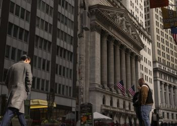 S&P 500 tăng nhẹ nhờ kỳ vọng báo cáo thu nhập của các công ty vốn hóa lớn