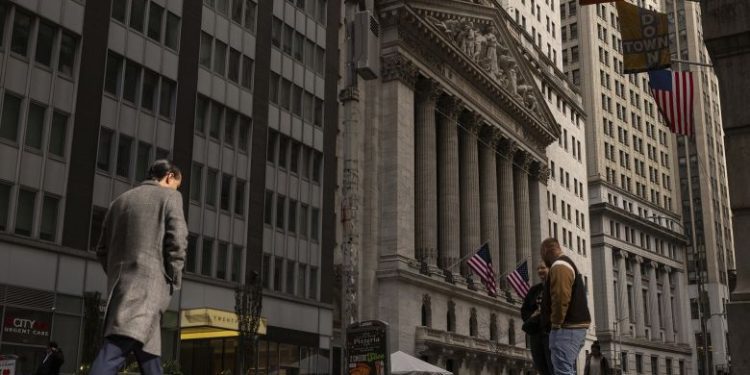S&P 500 tăng nhẹ nhờ kỳ vọng báo cáo thu nhập của các công ty vốn hóa lớn