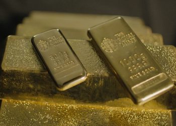 Giá vàng ngày 13/05: vàng SJC giảm tiếp 1,5 triệu đồng/lượng