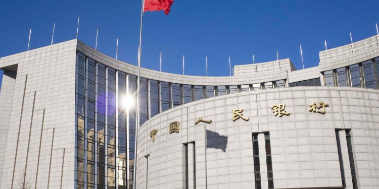 Trung Quốc cắt giảm lãi suất trước cuộc họp thương mại với Hoa Kỳ