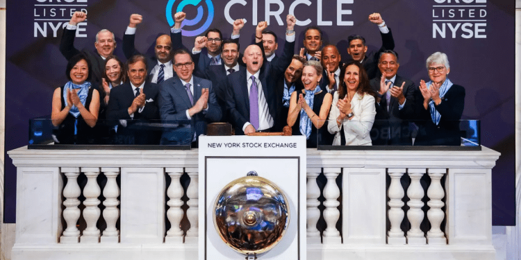 Cổ phiếu Circle tăng vọt trong màn chào sân bùng nổ trên NYSE