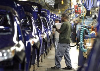 Thị trường lao động Hoa Kỳ giảm bớt trước sự bất ổn về thuế quan