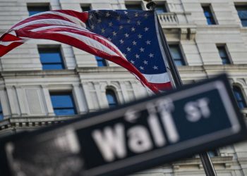 S&P 500 tăng cao nhờ hy vọng về thương mại