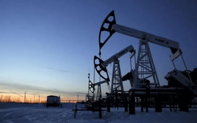 Giá dầu giảm nhẹ trước cuộc họp OPEC+