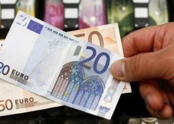 Đồng Euro giảm mạnh sau khi ông Trump đe dọa áp thuế 30% với EU