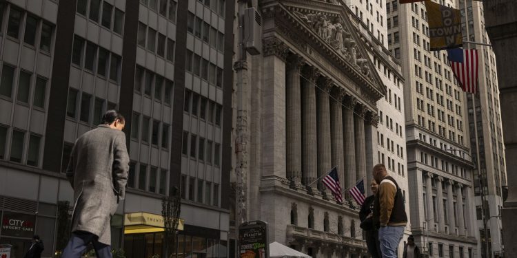 S&P 500, Nasdaq đóng cửa ở mức cao kỷ lục nhờ kỳ vọng thỏa thuận thương mại