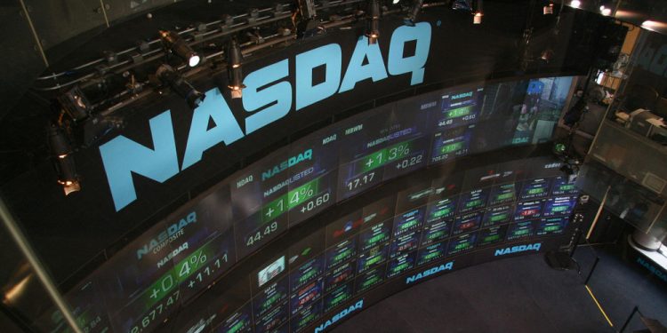 Nasdaq tăng lên mức kỷ lục sau thông tin Nvidia bán chip cho Trung Quốc 