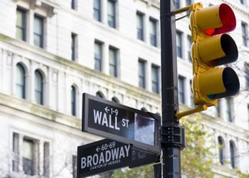 Jefferies nâng mục tiêu S&P 500 lên 6.600 nhờ kết quả kinh doanh vượt kỳ vọng