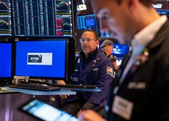 Chứng khoán Mỹ giảm điểm do lo ngại tác động của thuế quan đến lợi nhuận doanh nghiệp