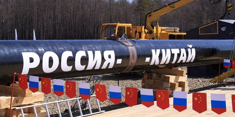 Trung Quốc phản đối yêu cầu của Mỹ dừng mua dầu từ Nga và Iran