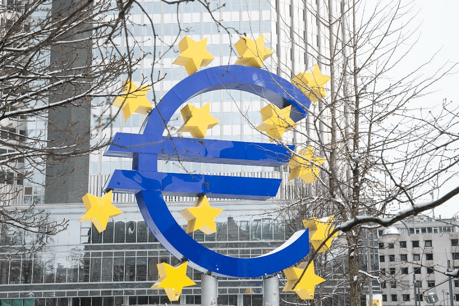 ECB duy trì lãi suất 2%