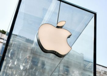 Cổ phiếu Apple lập đỉnh lịch sử nhờ doanh số iPhone 17 bùng nổ