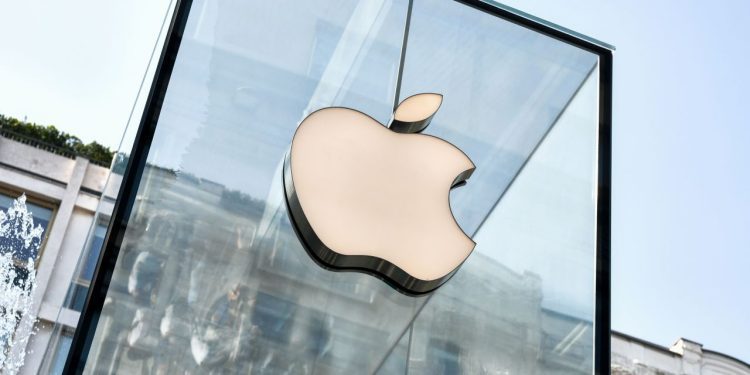 Cổ phiếu Apple lập đỉnh lịch sử nhờ doanh số iPhone 17 bùng nổ