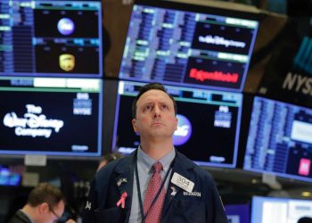 Cổ phiếu công nghệ dẫn dắt Phố Wall tăng điểm, Nasdaq và S&P 500 lập đỉnh kỷ lục