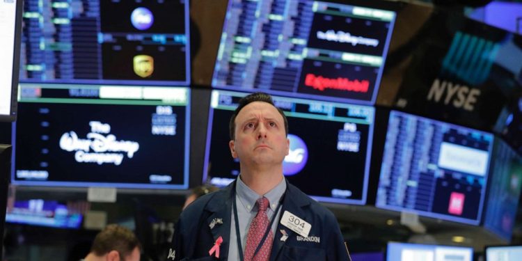 Cổ phiếu công nghệ dẫn dắt Phố Wall tăng điểm, Nasdaq và S&P 500 lập đỉnh kỷ lục