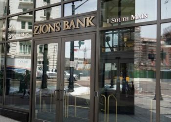 Cổ phiếu ngân hàng Mỹ lao dốc khi rủi ro tín dụng gia tăng sau hai vụ phá sản trong ngành ô tô