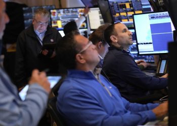 Chứng khoán Mỹ chững lại khi đà tăng kéo dài 