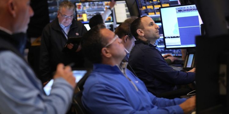 Chứng khoán Mỹ chững lại khi đà tăng kéo dài