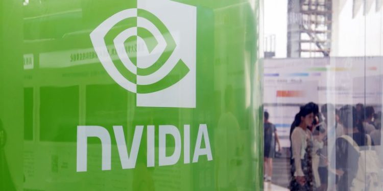 Nvidia cân nhắc tăng sản lượng chip AI H200 khi nhu cầu từ Trung Quốc vượt cung